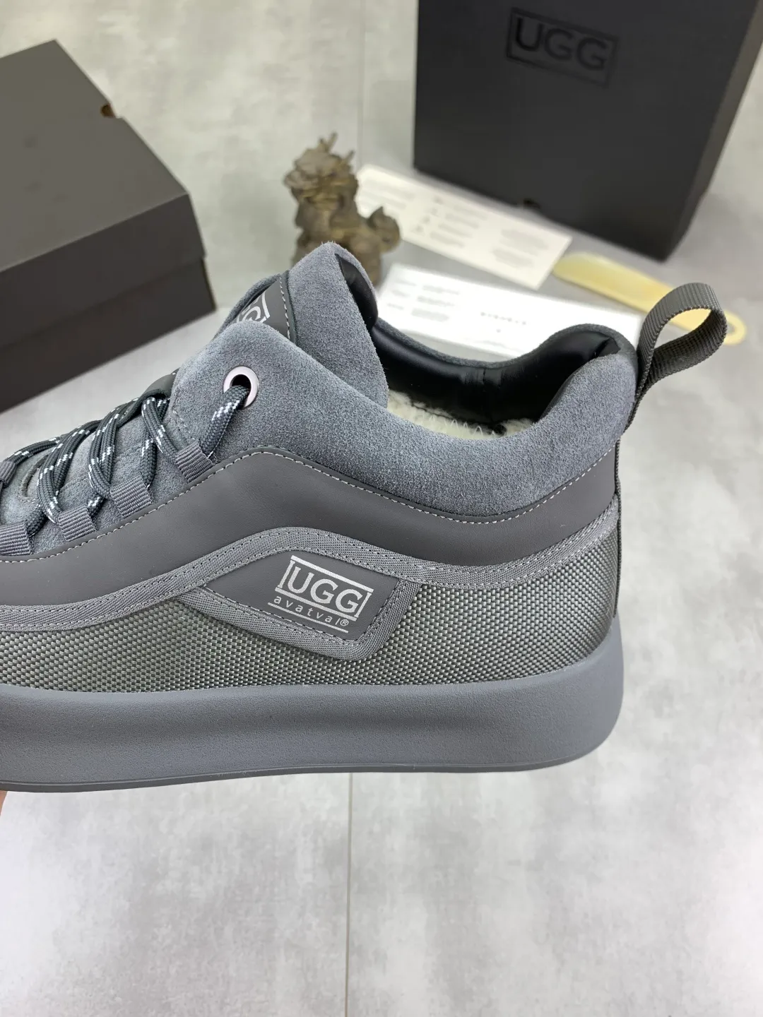 Men's shoes 💰P640 New arrival 🆕🆕🆕 New IUGGI men's shoes. Real cowhide on the outside. Australian wool on the inside. Lightweight and easy to put on. The brand logo has a high-end feel. Men's style! Men's style! Retro outdoor shoes are rarely seen on the market. They look great on the feet. Mainly because they are so stylish. Color: black, gray, maroon. Size: 39-44 999-20